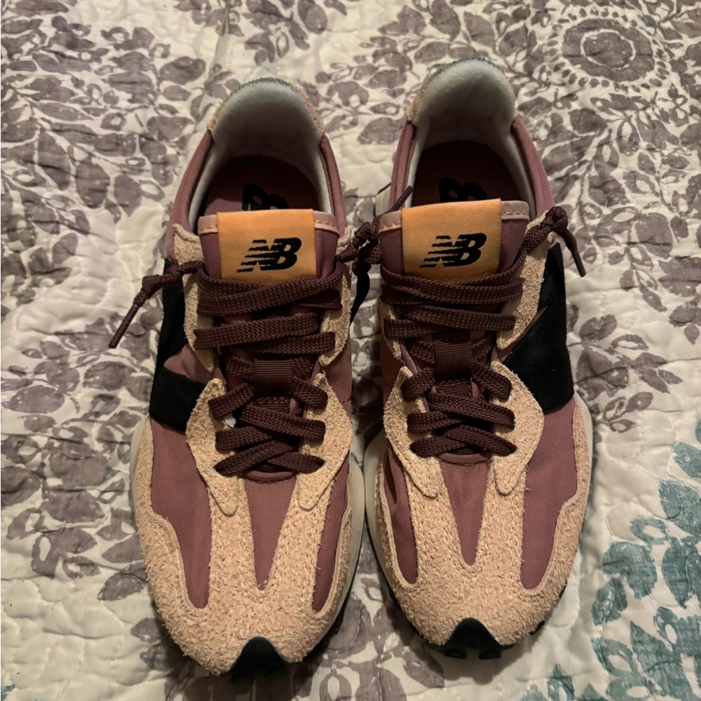 Women’s New Balance 327 size 8
